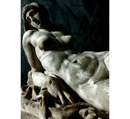 Statue de L'Aurore d'après Michel Ange