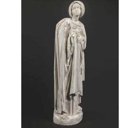 Estatua de Sibila con el birrete sepulcral del...