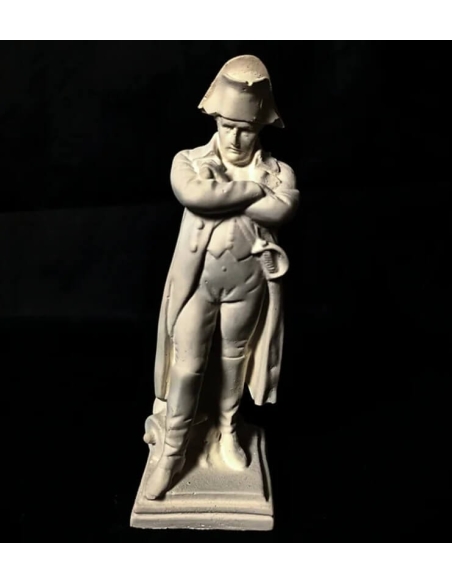 Statuette du Général Napoléon Bonaparte debout les bras croisés