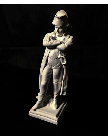 Statuette du Général Napoléon Bonaparte debout les bras croisés