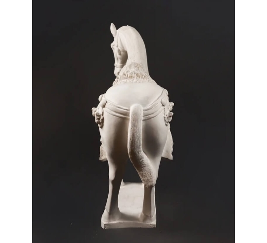 Statuette de Cheval de Guerre style Dynastie...