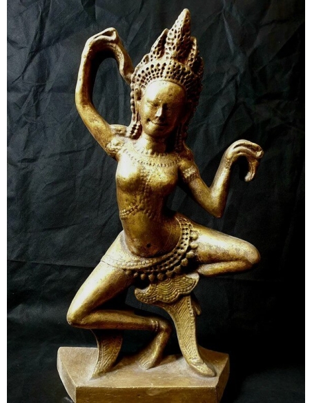 Statuette Apsara celestial dancer right hand positioned in Gyan moudra.