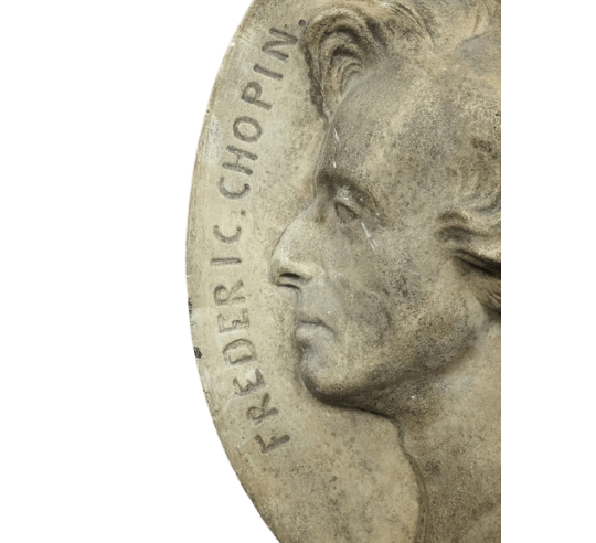 Medallón con la efigie de Frédéric Chopin según Auguste Clésinger.