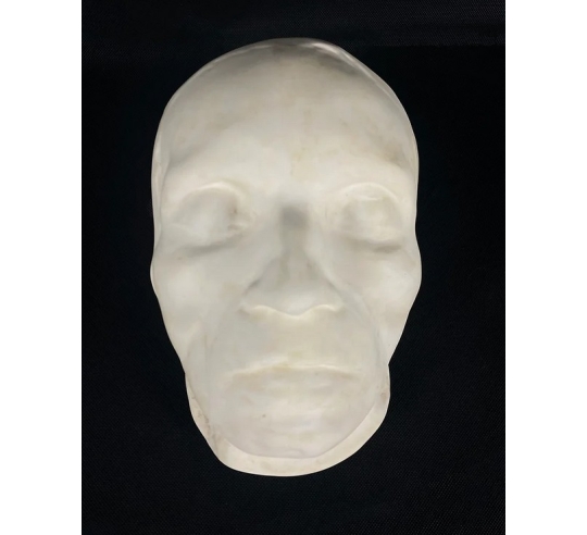Masque mortuaire de Beethoven sur son lit de mort.