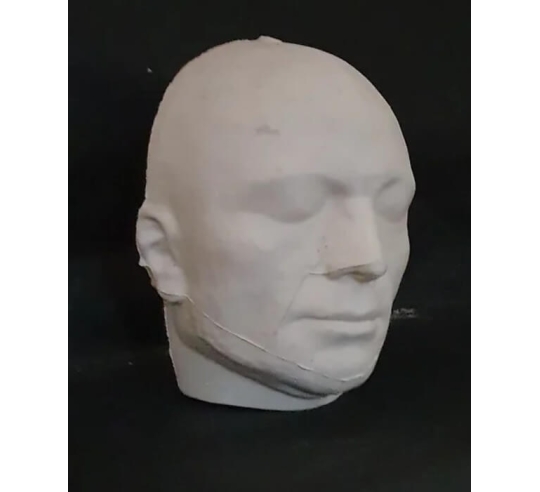 Masque mortuaire de Maximilien de Robespierre sur son lit de mort.