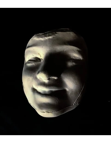 Masque de La Rieuse aux Roses d'après Jean-Baptiste Carpeaux.