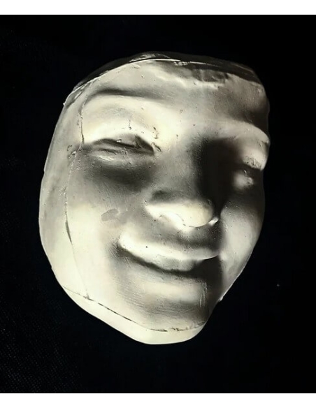 Masque de La Rieuse aux Roses d'après Jean-Baptiste Carpeaux.