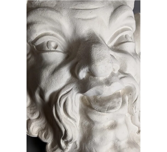 Masque de faune espiègle.