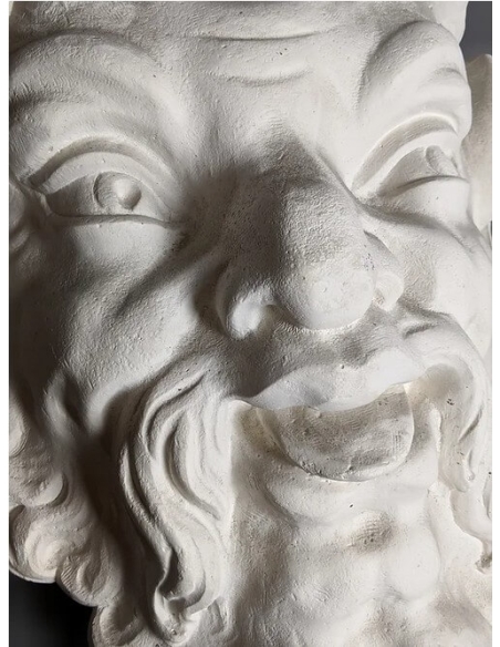 Masque de faune espiègle.