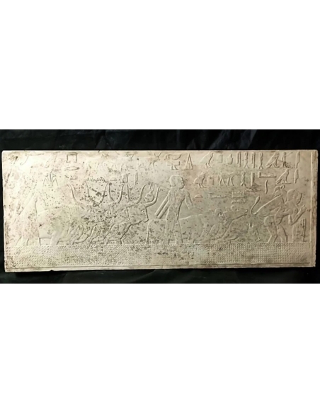 Bajorrelieve egipcio de la necrópolis de Saqqara Mastaba de Ti, escena de pastores guiando a su rebaño.