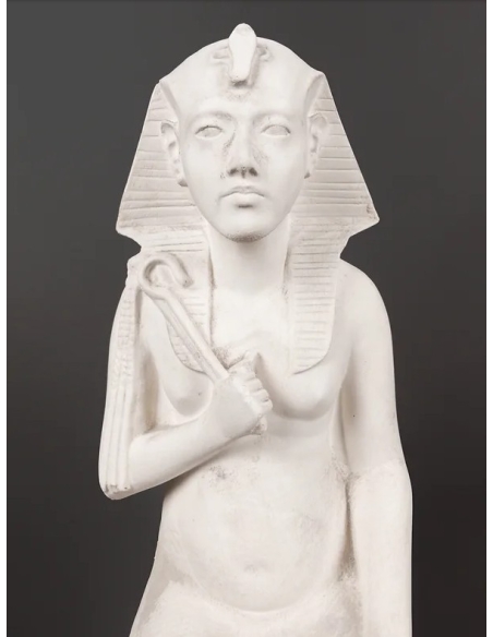 Estatuilla del rey faraón de Egipto Amenhotep IV, o Akenatón décimo faraón de la XVIII dinastía.