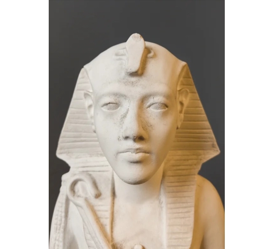 Estatuilla del rey faraón de Egipto Amenhotep...