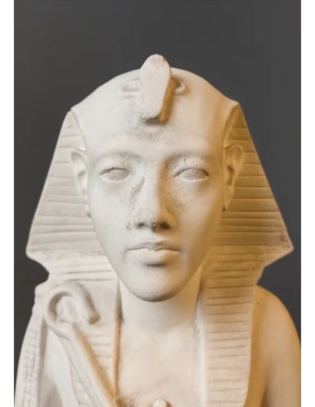 Estatuilla del rey faraón de Egipto Amenhotep IV, o Akenatón décimo faraón de la XVIII dinastía.