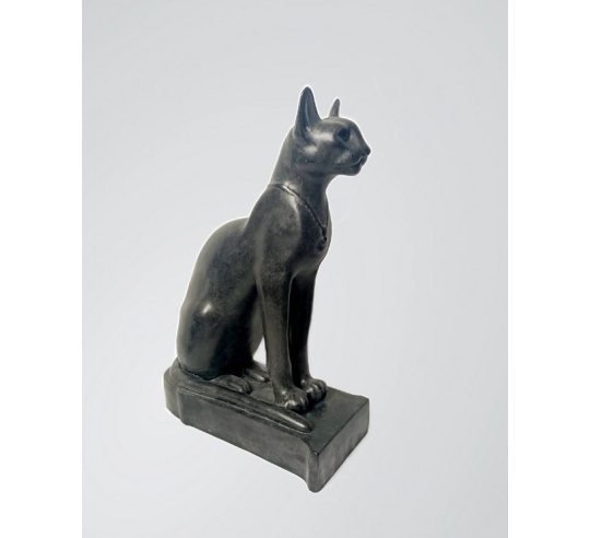 Estatuilla de la diosa Bastet con collar.