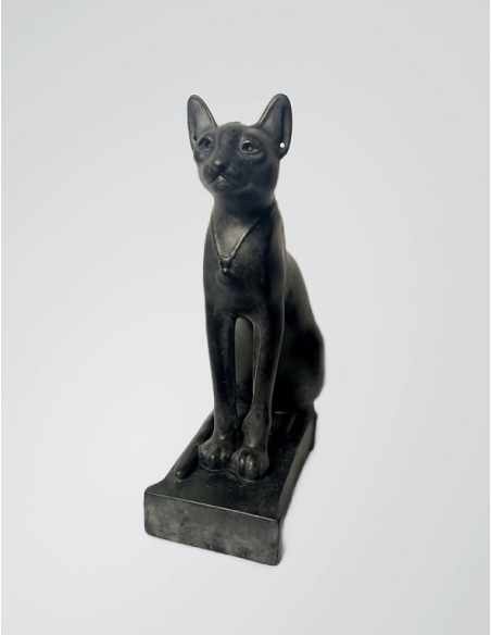 Statuette of the goddess Bastet with necklace, small model.