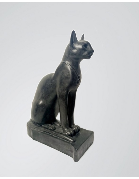 Statuette of the goddess Bastet with necklace, small model.
