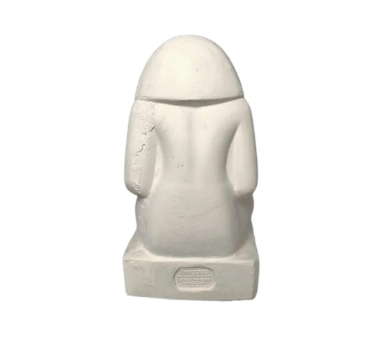Estatuilla de escriba egipcio sentado con las...