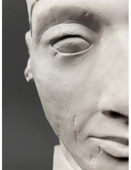 Tête du roi Pharaon d'Égypte Aménophis IV, musée de Berlin.