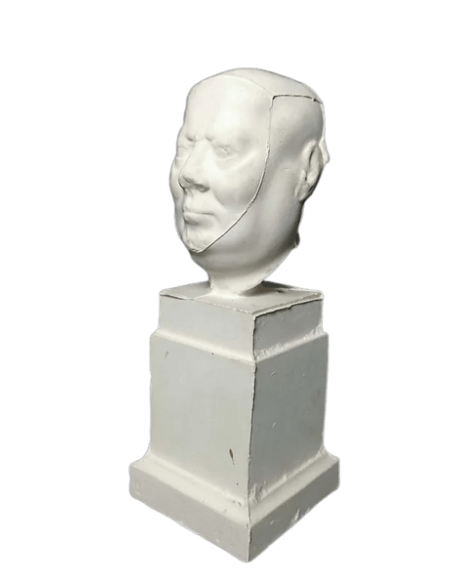 Tête de statue masculine de l'Égypte ancienne, période Saïte.