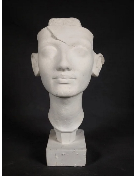 Busto de Nefertiti, reina faraón de Egipto y esposa de Akenatón, Museo Egipcio de Berlín.