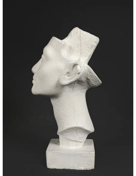 Buste de Néfertiti reine Pharaon d'Égypte et femme d'Akhenaton, musée égyptien de Berlin.