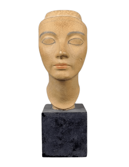 Buste de Néfertiti reine Pharaon d'Égypte et femme d'Akhenaton, musée égyptien du Caire.