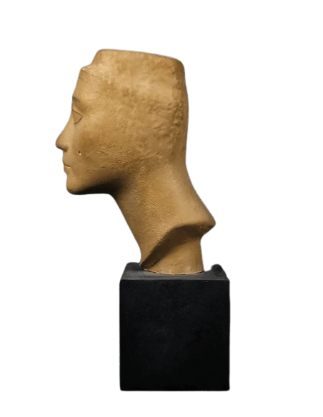 Bust of Nefertiti Queen Pharaoh of Egypt and wife of Akhenaten, Egyptian Museum in Cairo.