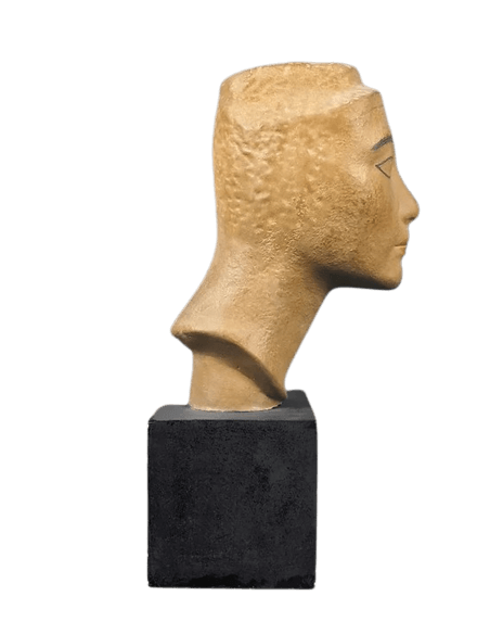 Buste de Néfertiti reine Pharaon d'Égypte et femme d'Akhenaton, musée égyptien du Caire.