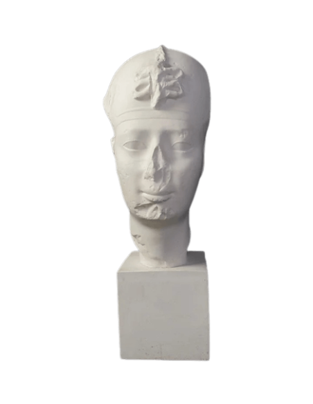 Tête du roi Pharaon d'Égypte Apriès, musée du Louvre.