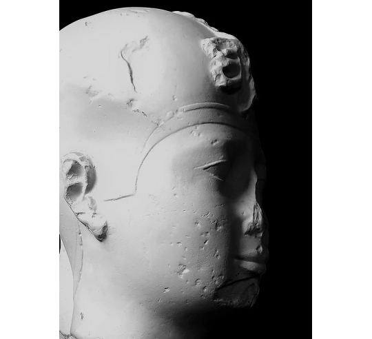 Tête du roi Pharaon d'Égypte Apriès, musée du...