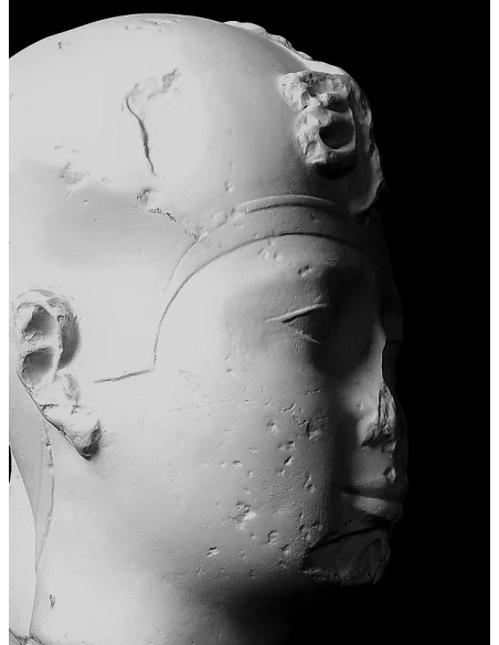 Cabeza del faraón egipcio Rey Apries, Museo del Louvre.