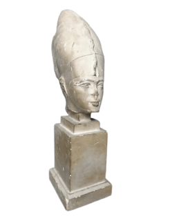 Tête du roi Pharaon d'Égypte Psammétique III représenté...