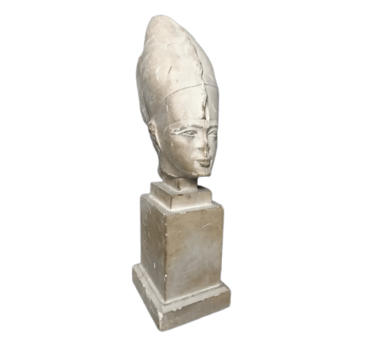 Cabeza del faraón egipcio rey Psamético III representado como el dios Osiris.