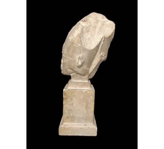 Tête du roi Pharaon d'Égypte Psammétique III...