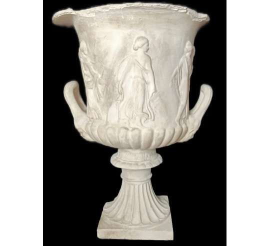 Grand vase Médicis à anses décoré de jeunes...