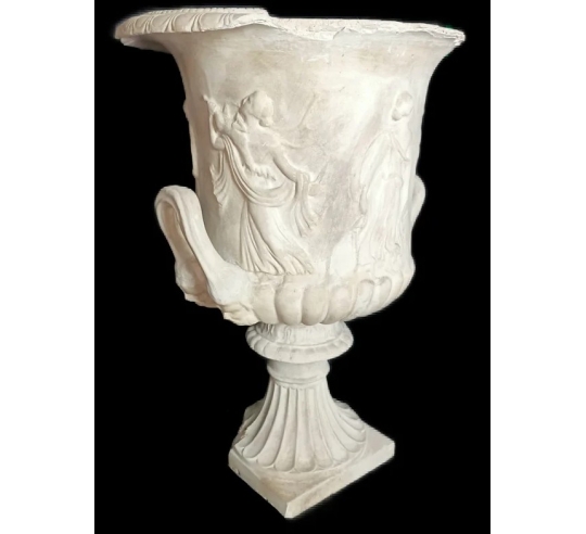 Grand vase Médicis à anses décoré de jeunes...
