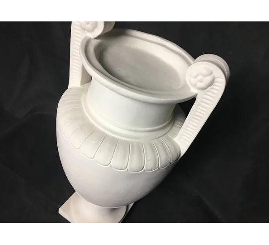 Ánfora, antiguo jarrón griego con asas sin friso