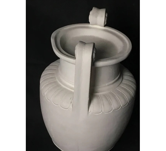 Ánfora, antiguo jarrón griego con asas sin friso