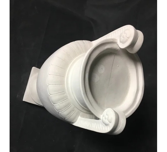 Ánfora, antiguo jarrón griego con asas sin friso