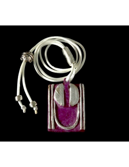 Médaillon La femme, symbole d'après Gustav Klimt, pâtine rose.