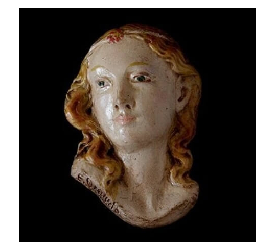 Medallion face of the Holy Virgin, Gothic style.