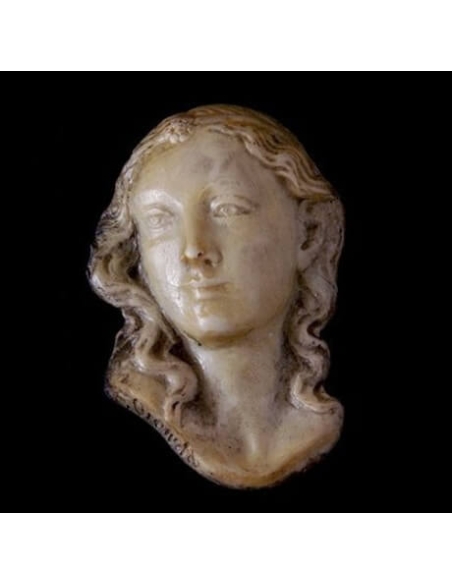 Médaillon visage de la Sainte Vierge, style gothique.