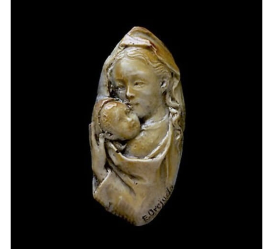 Medallón de la Virgen Sixtina con el Niño Jesús...