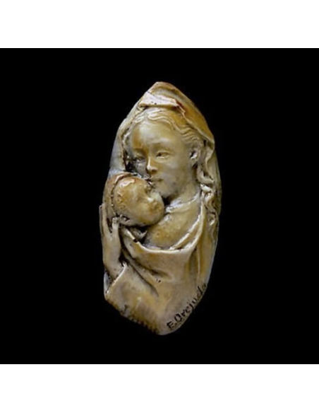 Medallón de la Virgen Sixtina con el Niño Jesús según Rafael.