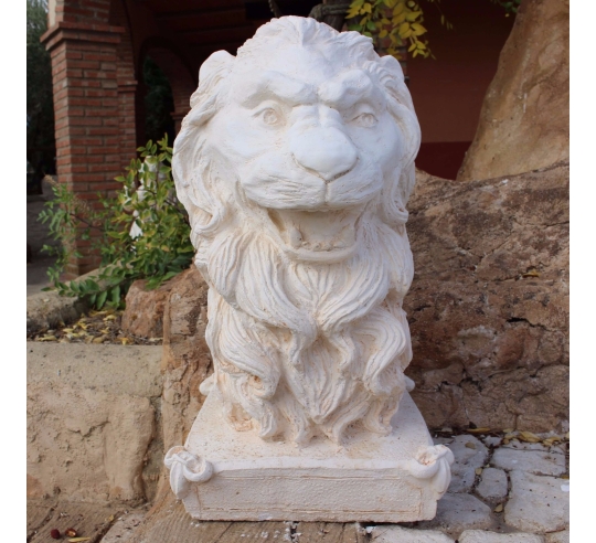 Tête de lion en pierre reconstituée