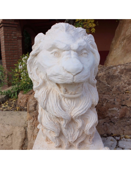 Head of lion in reconstituted stone Head of lion in reconstituted stone