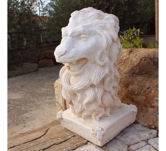 Head of lion in reconstituted stone