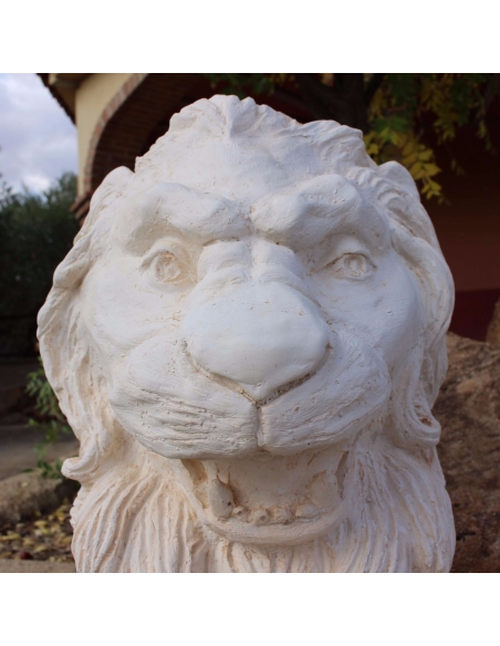 Head of lion in reconstituted stone Head of lion in reconstituted stone