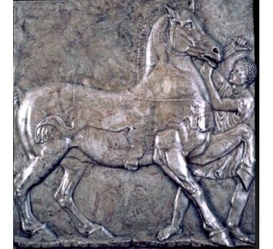 Bas-relief funéraire de penteli représentant un...
