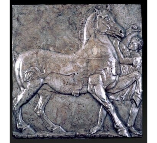 Bas-relief funéraire de penteli représentant un...